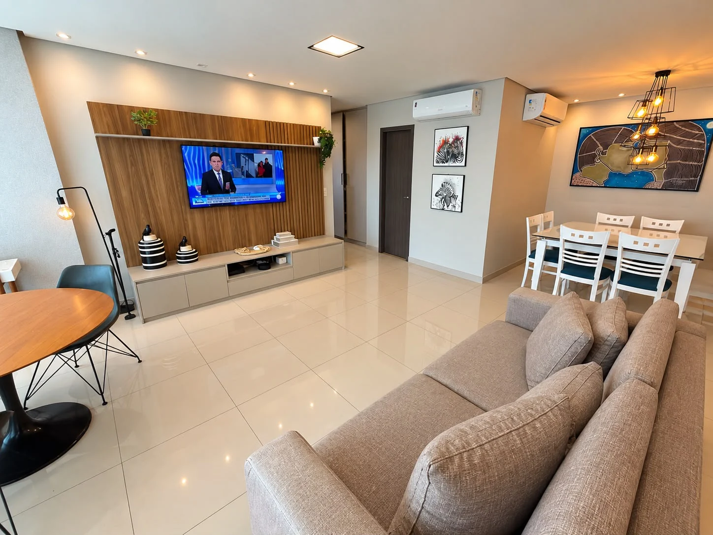 Sala de estar com TV